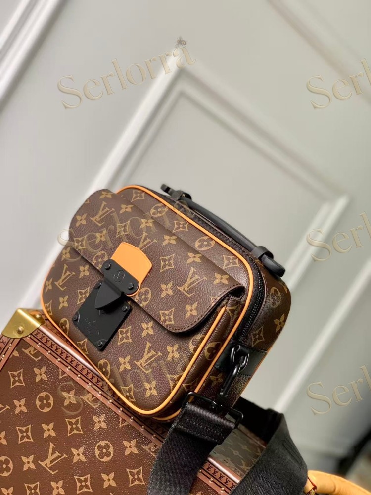 LOUIS VUITTON S LOCK MESSENGER