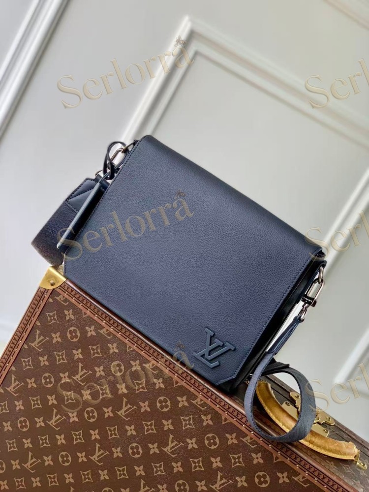 LOUIS VUITTON TAKEOFF MESSENGER MM