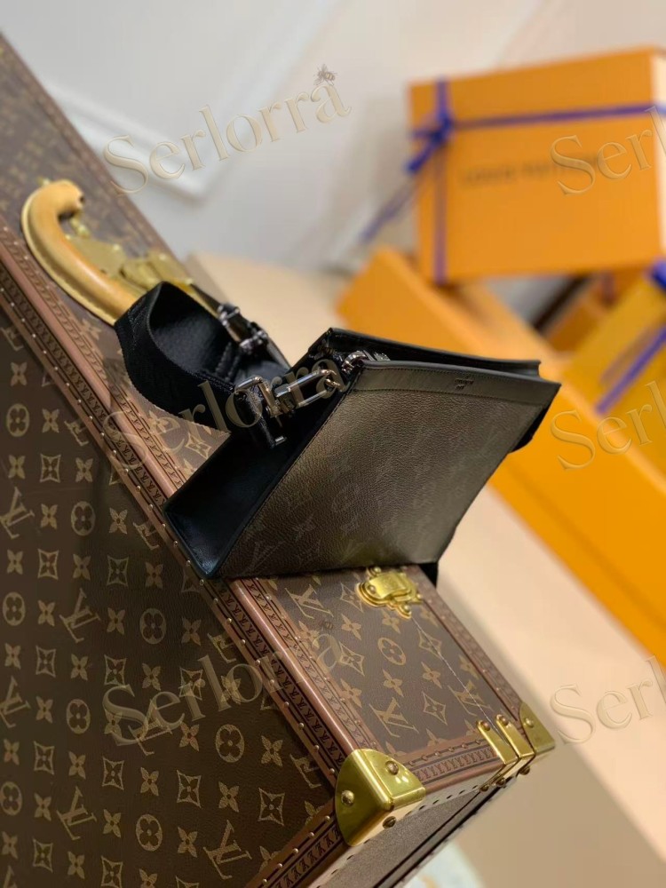 LOUIS VUITTON GASTON WEARABLE WALLET