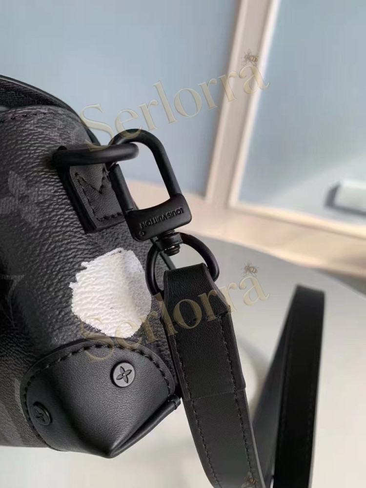 LOUIS VUITTON STEAMER WEARABLE WALLET