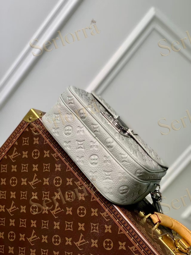 LOUIS VUITTON S LOCK MESSENGER