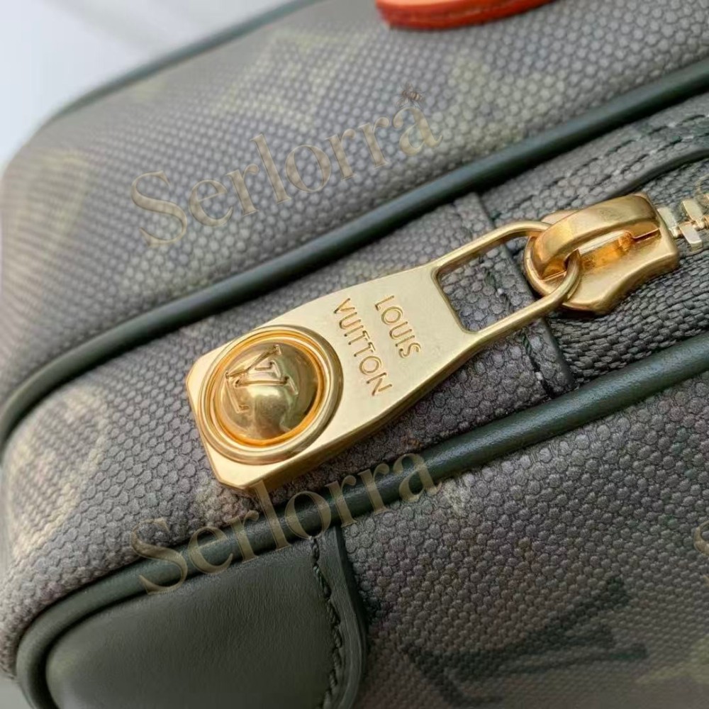 LOUIS VUITTON DELTA SLINGBAG