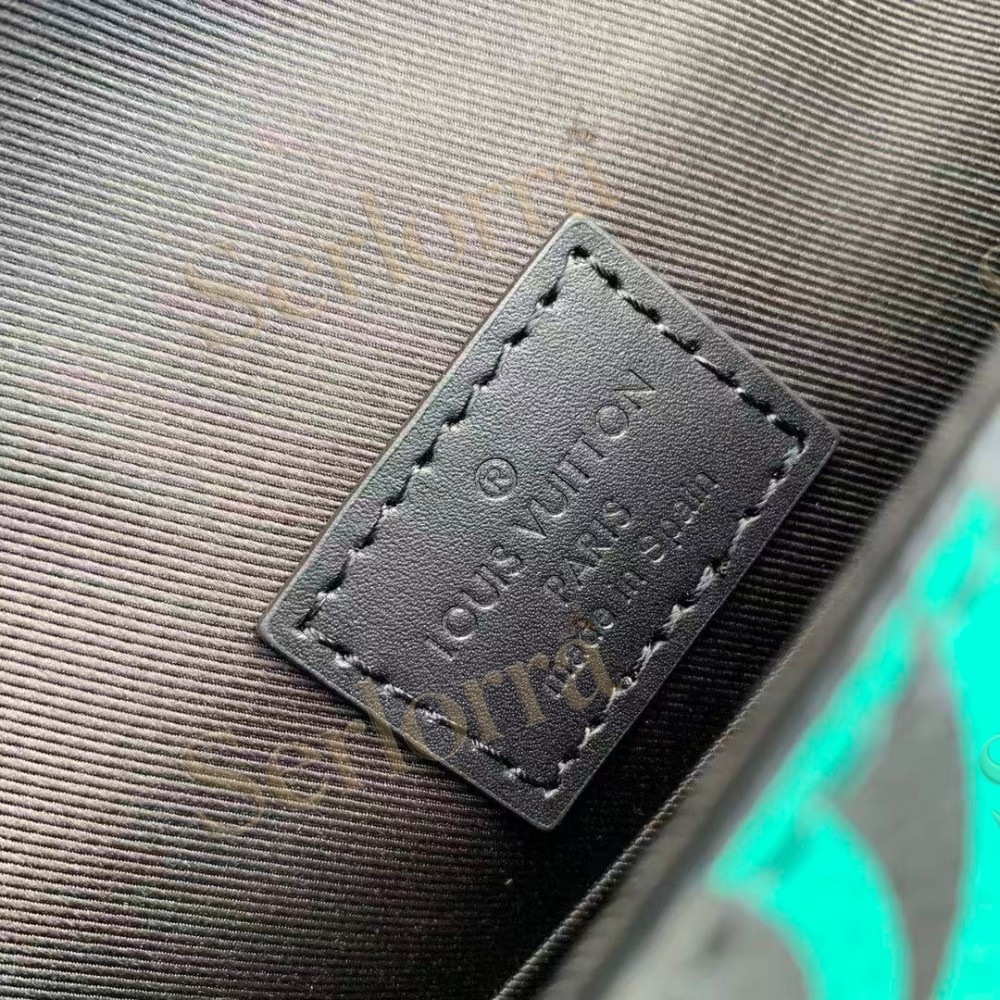 LOUIS VUITTON ARCHY MESSENGER MM