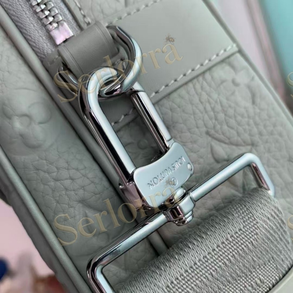 LOUIS VUITTON S LOCK MESSENGER