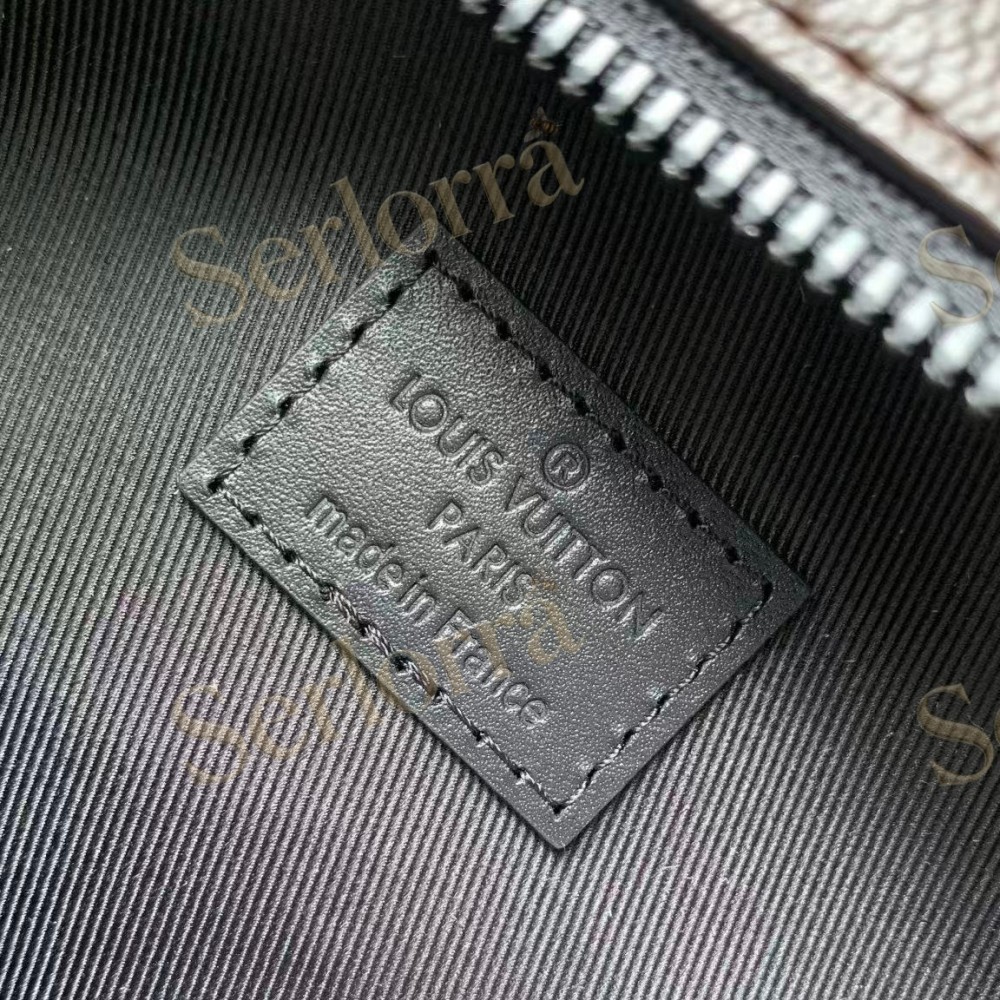 LOUIS VUITTON QUEST MESSENGER