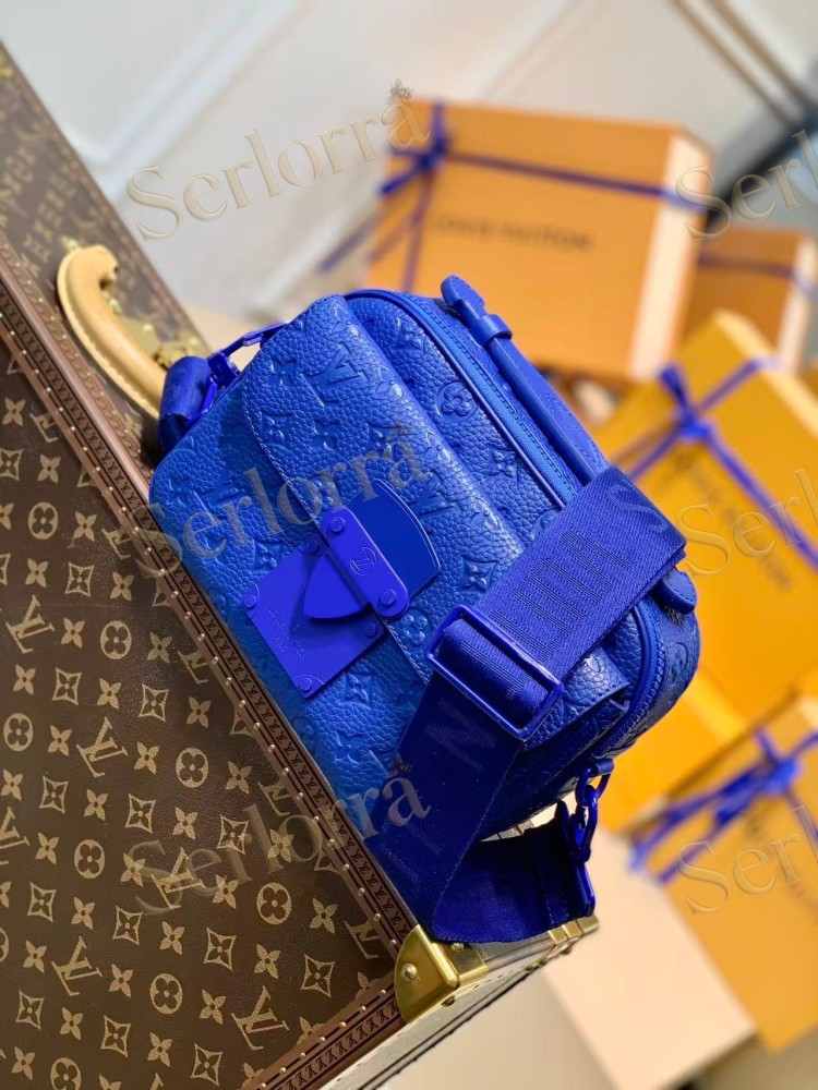 LOUIS VUITTON S LOCK MESSENGER