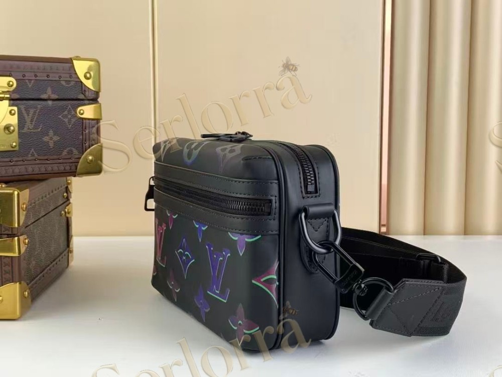 LOUIS VUITTON COMET MESSENGER PM