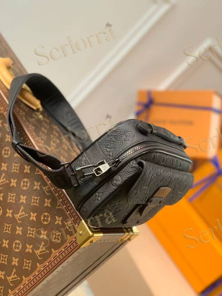 LOUIS VUITTON S LOCK MESSENGER