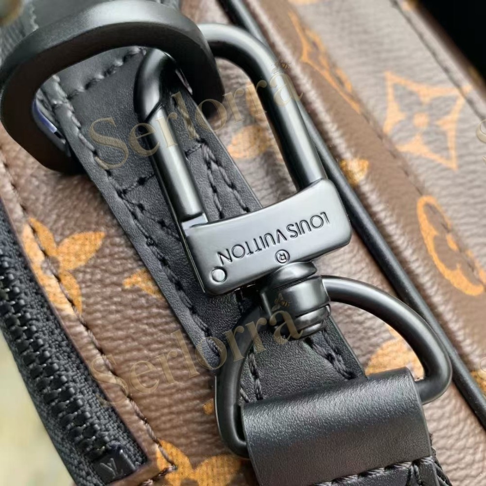 LOUIS VUITTON QUEST MESSENGER
