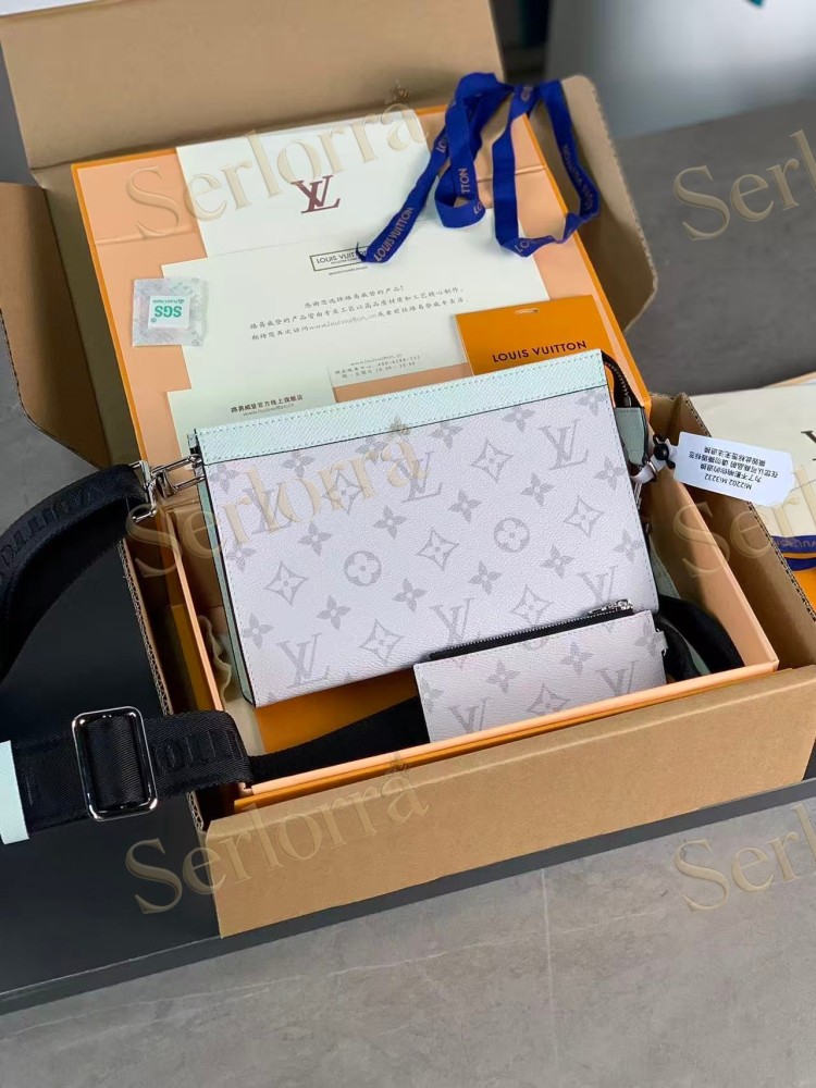 LOUIS VUITTON GASTON WEARABLE WALLET