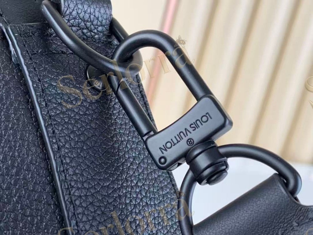LOUIS VUITTON FASTLINE MESSENGER
