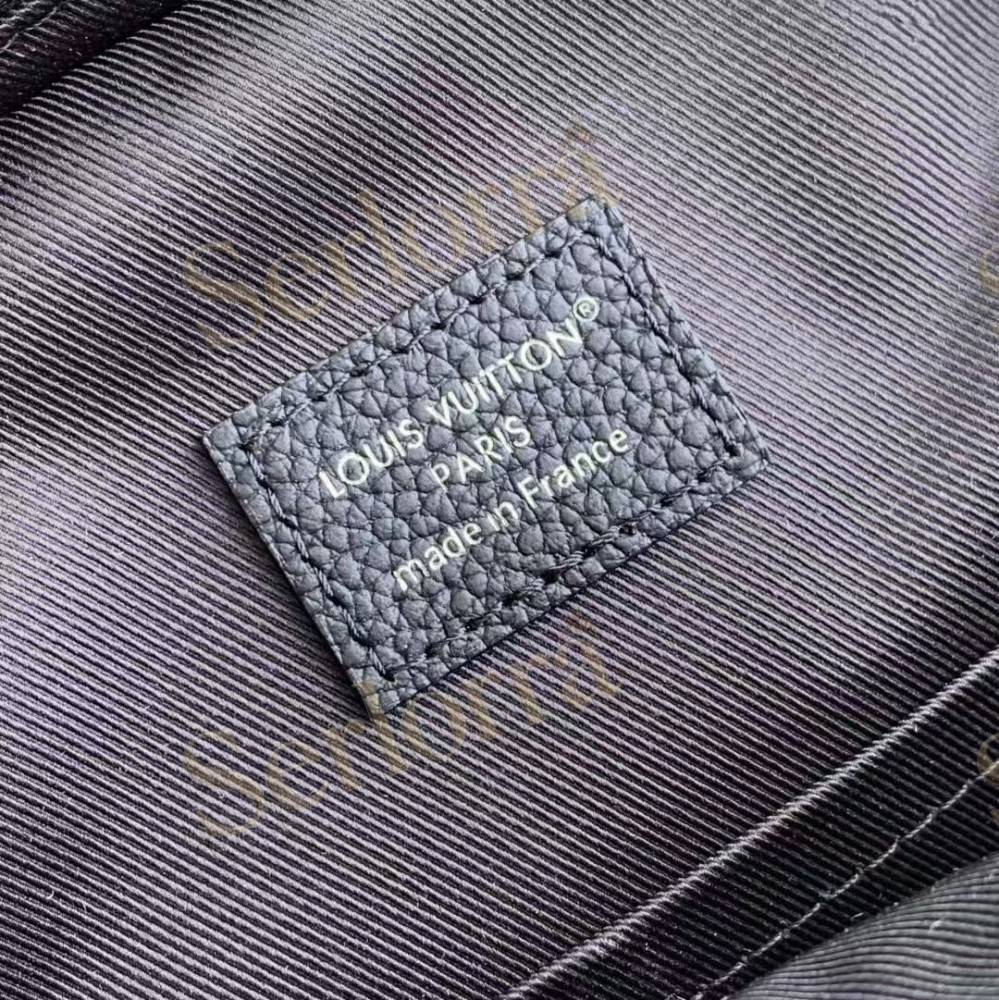 LOUIS VUITTON AVENUE SLINGBAG