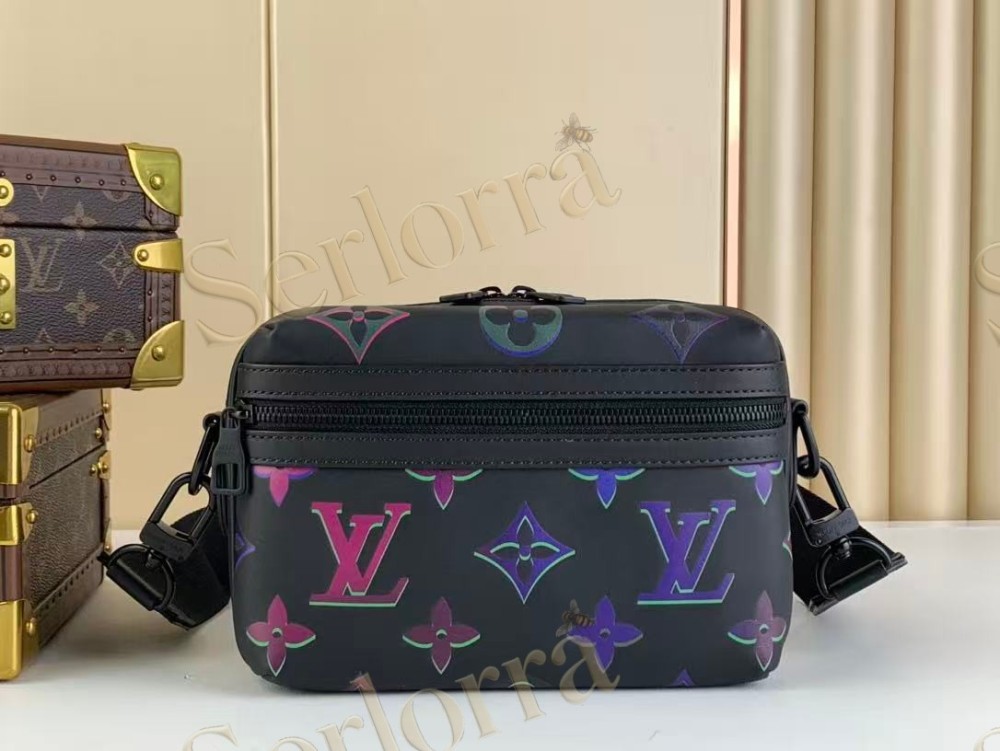 LOUIS VUITTON COMET MESSENGER PM