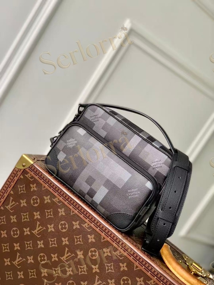 LOUIS VUITTON NIL MESSENGER