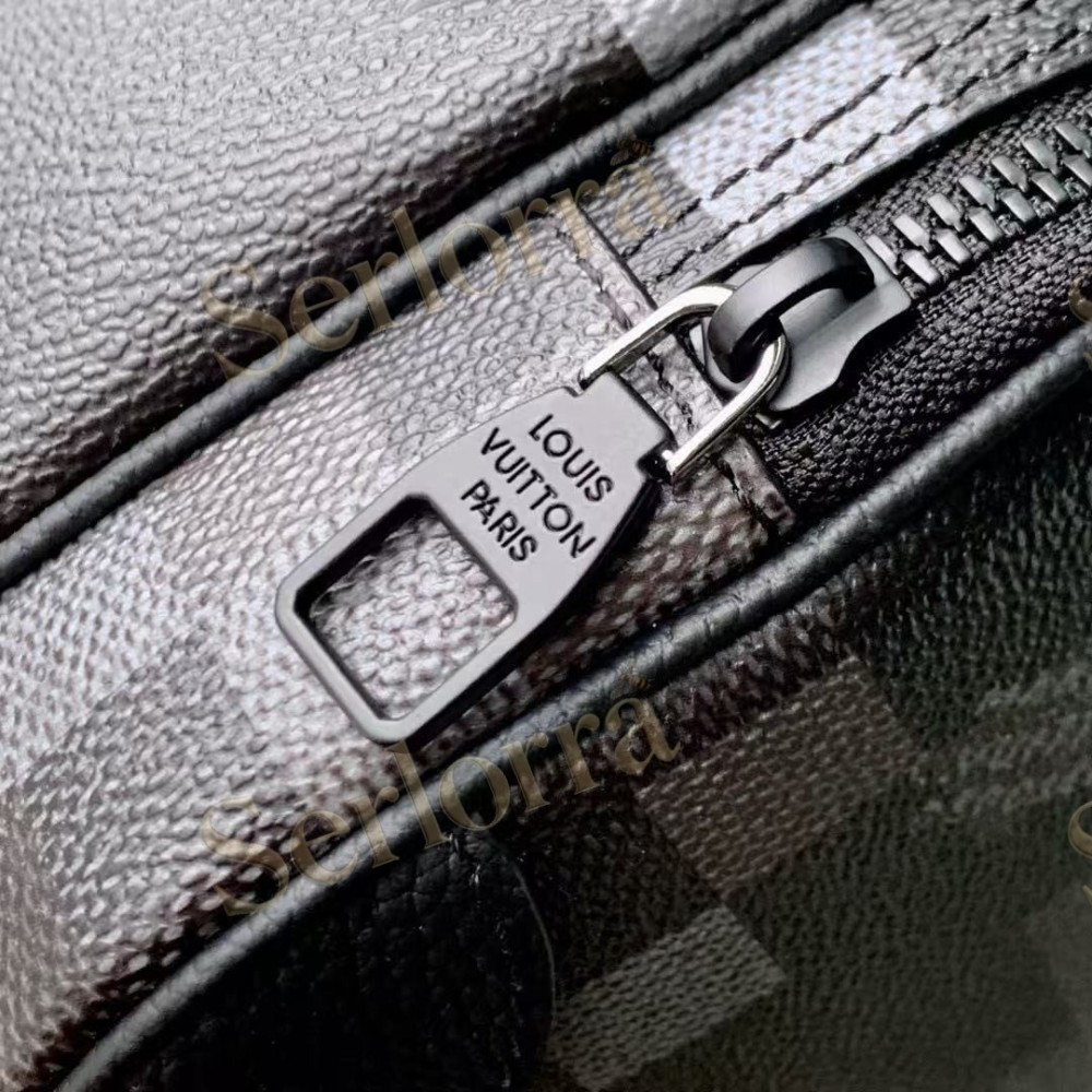 LOUIS VUITTON NIL MESSENGER