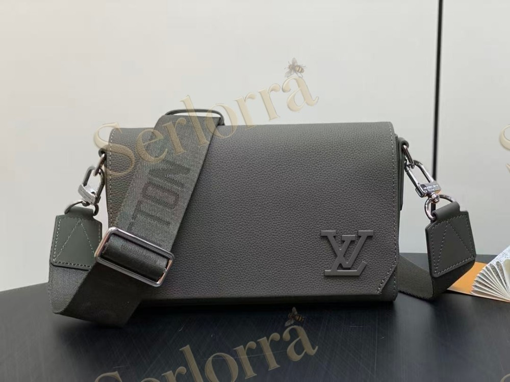 LOUIS VUITTON TAKEOFF MESSENGER PM