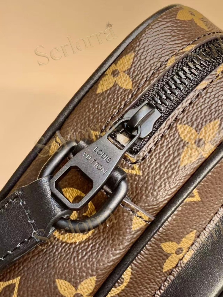 LOUIS VUITTON CHRISTOPHER WEARABLE WALLET