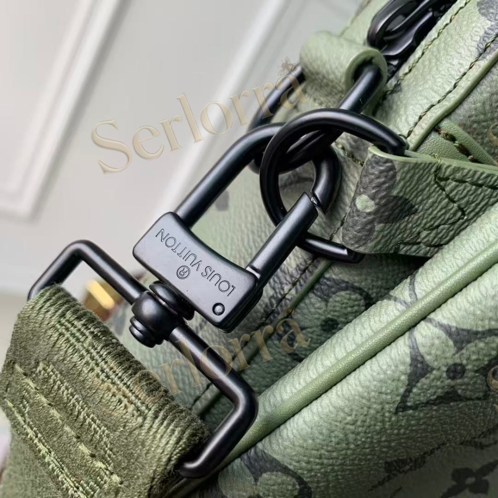 LOUIS VUITTON TRIO MESSENGER