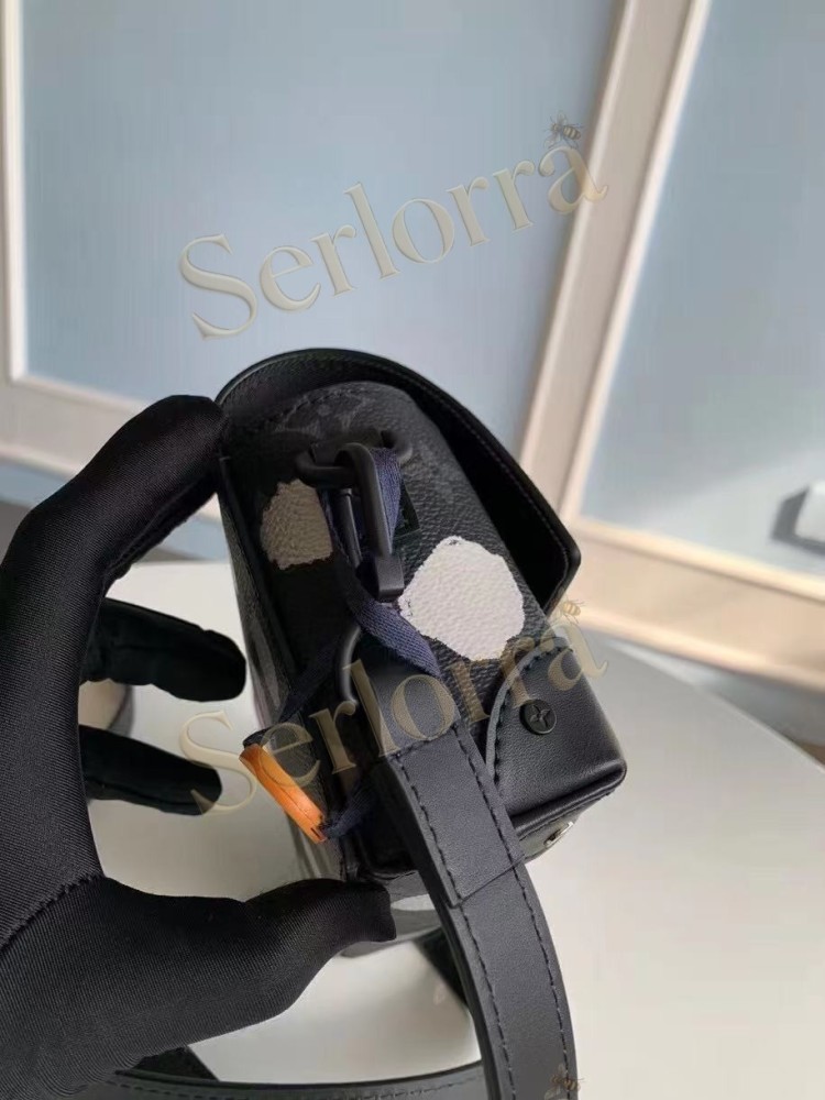 LOUIS VUITTON STEAMER WEARABLE WALLET