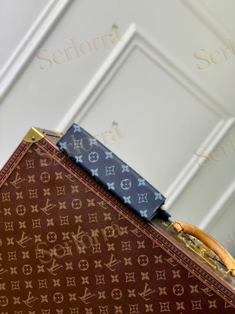 LOUIS VUITTON GASTON WEARABLE WALLET