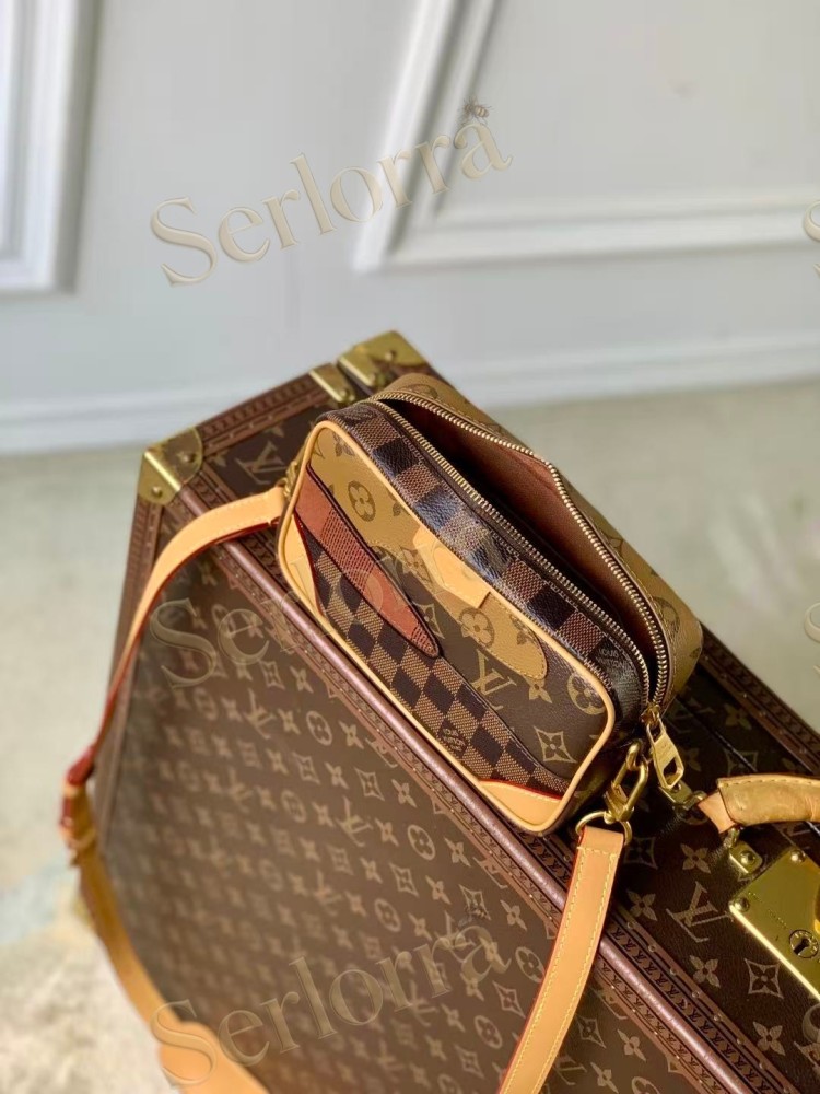 LOUIS VUITTON TROCADÉRO WEARABLE WALLET