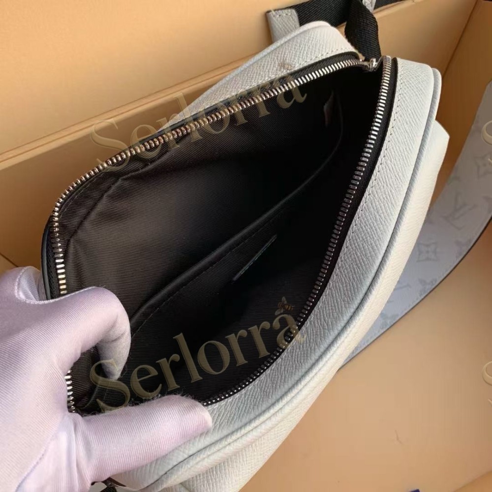 LOUIS VUITTON OUTDOOR MESSENGER