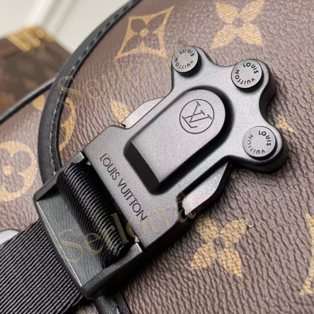 LOUIS VUITTON LV TRAIL MESSENGER