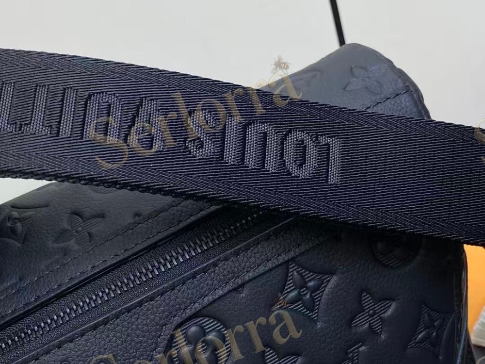 LOUIS VUITTON MESSENGER VOYAGER PM
