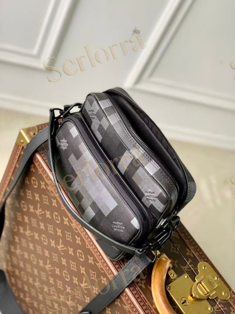 LOUIS VUITTON NIL MESSENGER