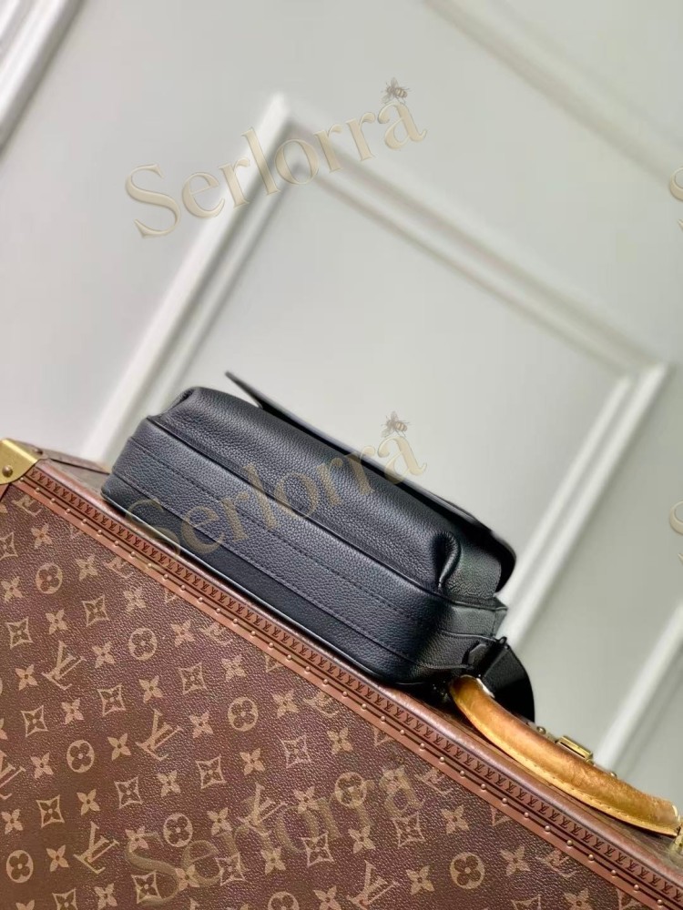LOUIS VUITTON BOARDING