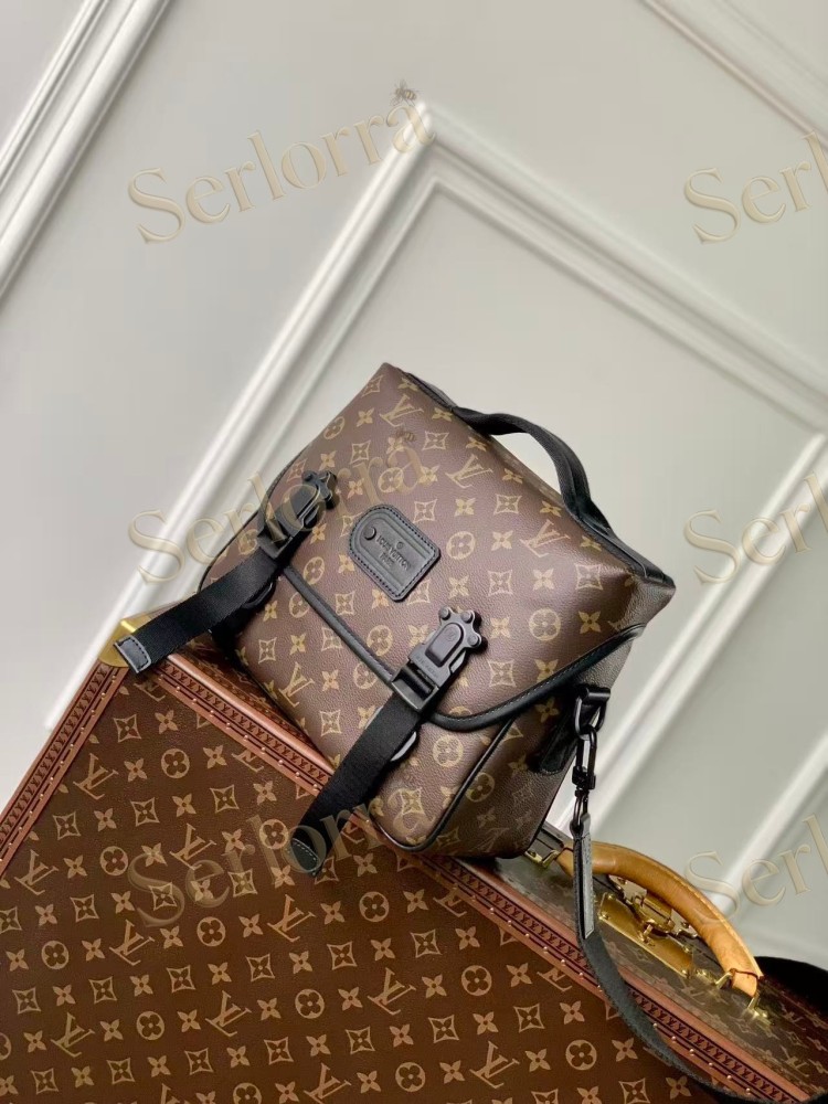 LOUIS VUITTON LV TRAIL MESSENGER