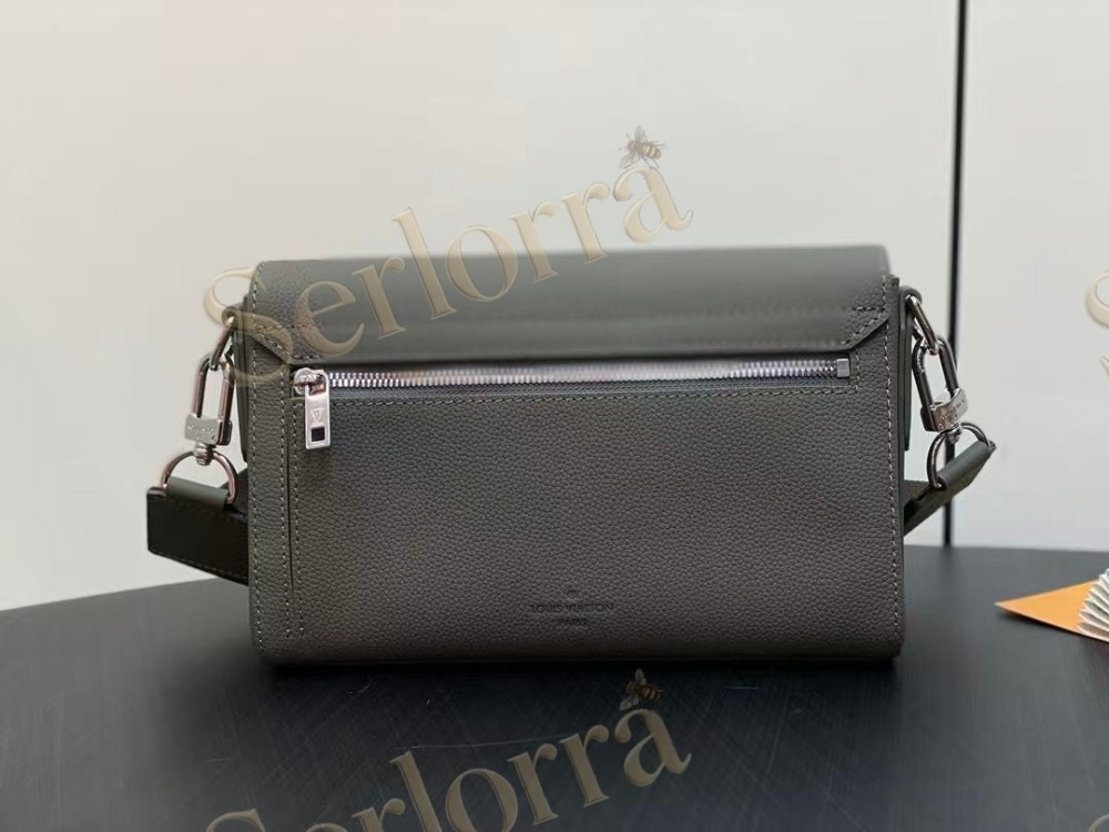 LOUIS VUITTON TAKEOFF MESSENGER PM