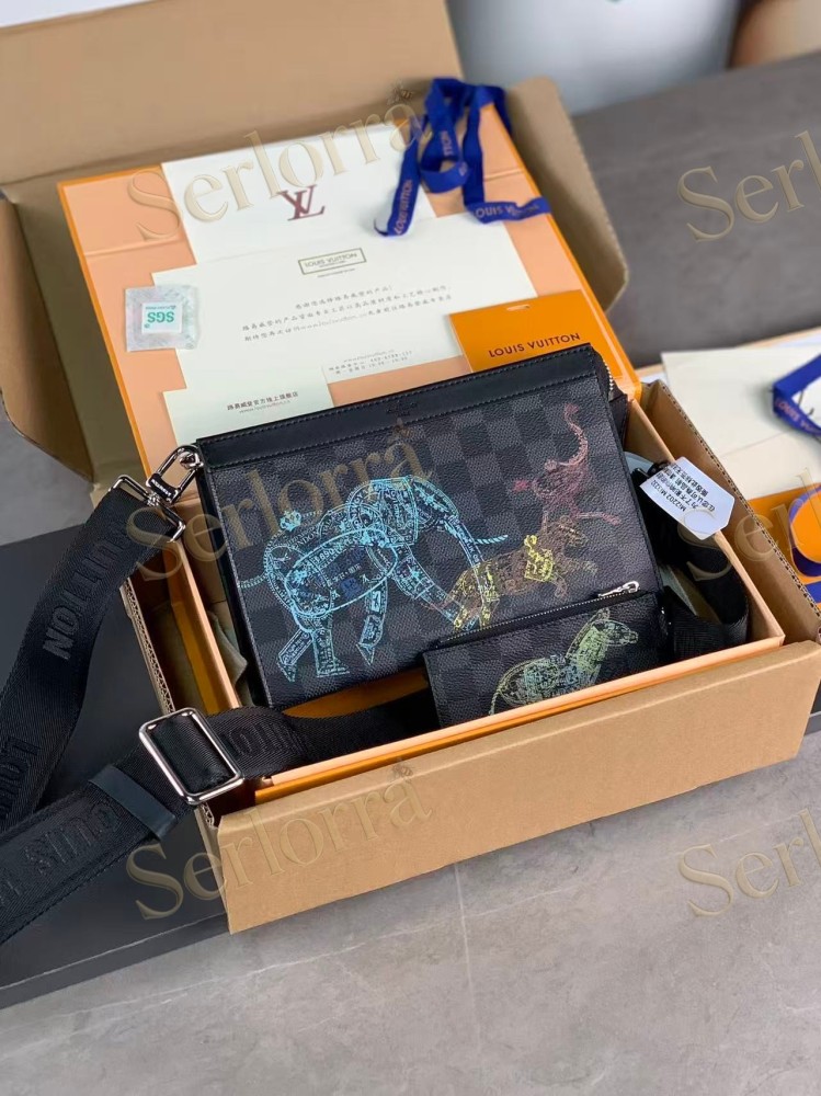 LOUIS VUITTON GASTON WEARABLE WALLET