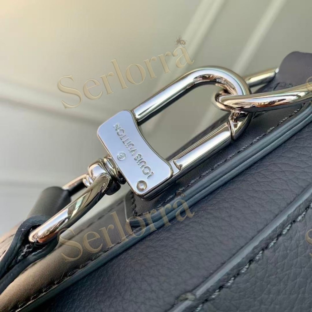 LOUIS VUITTON TAKEOFF MESSENGER MM