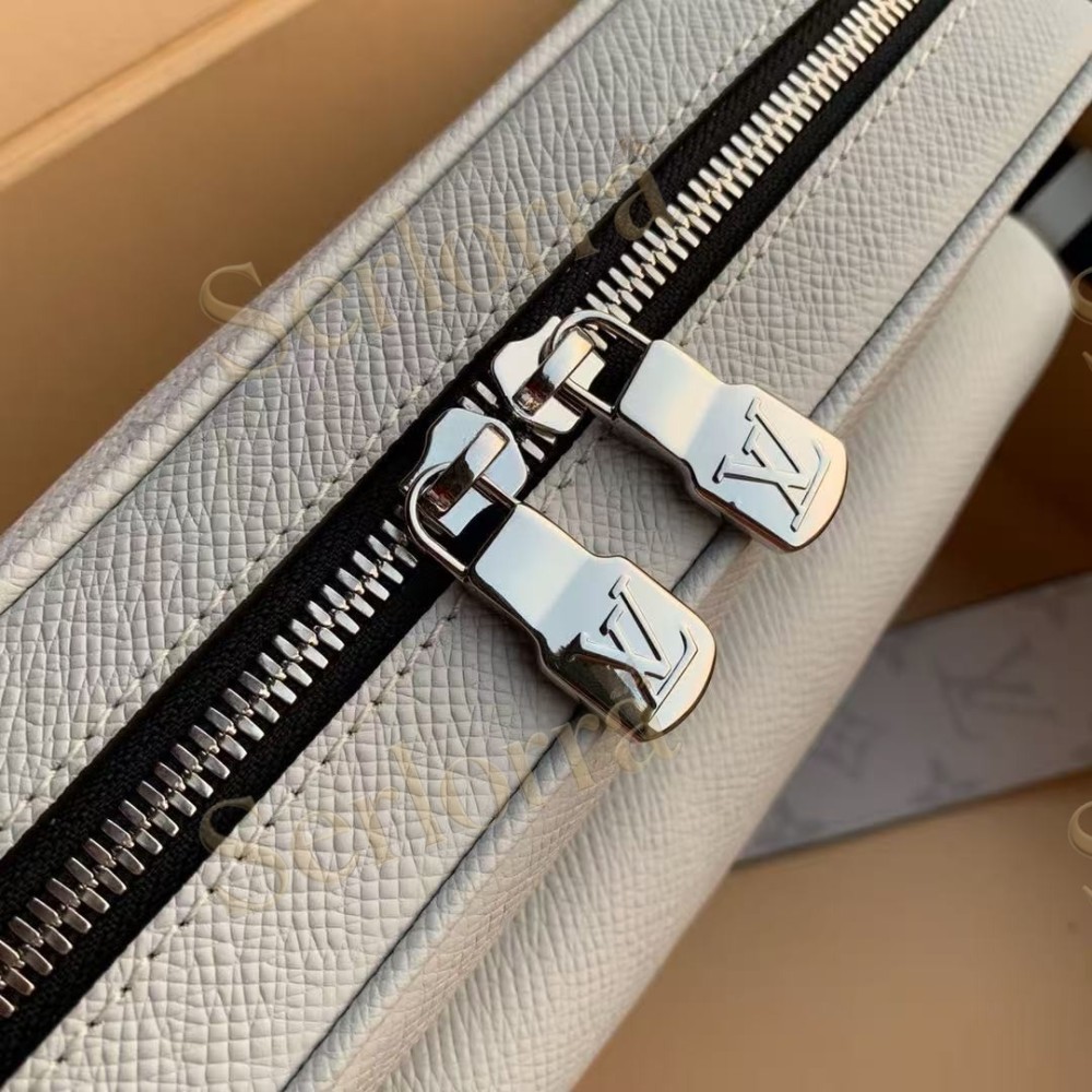 LOUIS VUITTON OUTDOOR MESSENGER