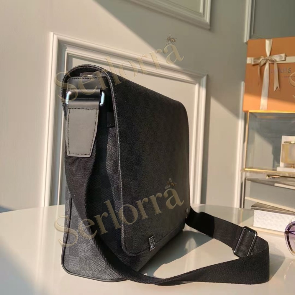 LOUIS VUITTON DISTRICT BAG