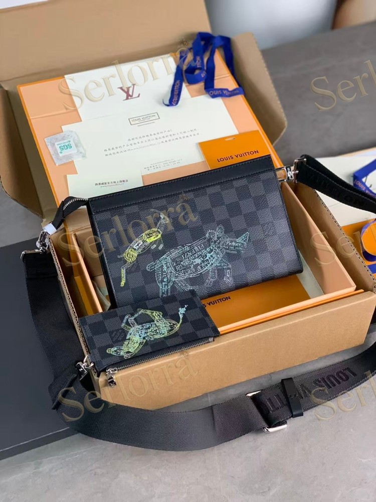 LOUIS VUITTON GASTON WEARABLE WALLET