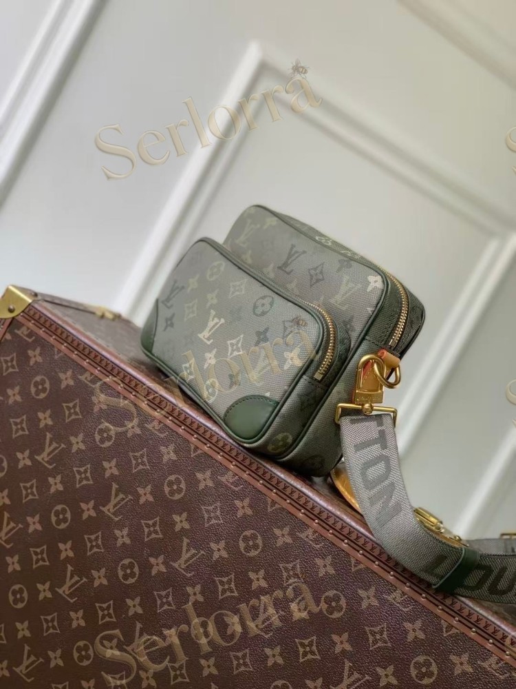 LOUIS VUITTON DELTA SLINGBAG