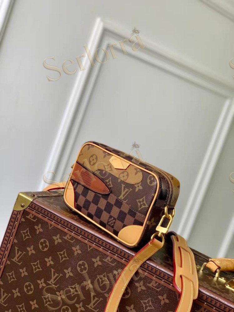 LOUIS VUITTON TROCADÉRO WEARABLE WALLET