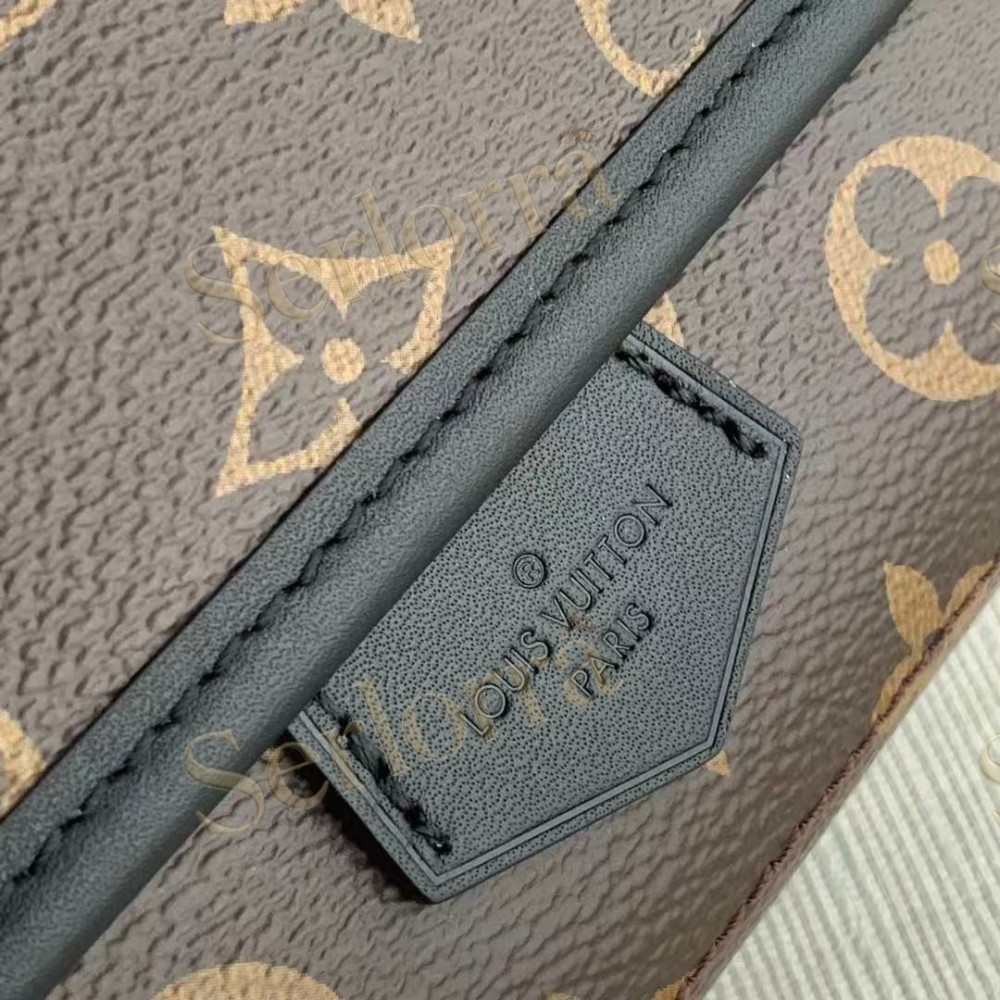 LOUIS VUITTON MAGNETIC MESSENGER