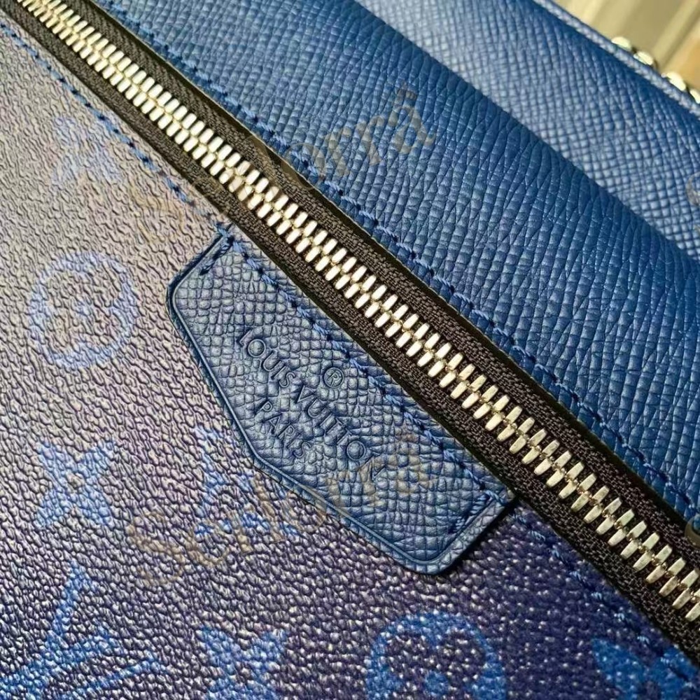 LOUIS VUITTON OUTDOOR MESSENGER