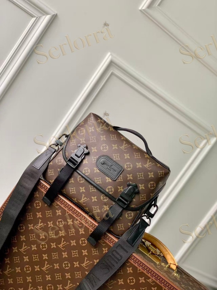 LOUIS VUITTON LV TRAIL MESSENGER