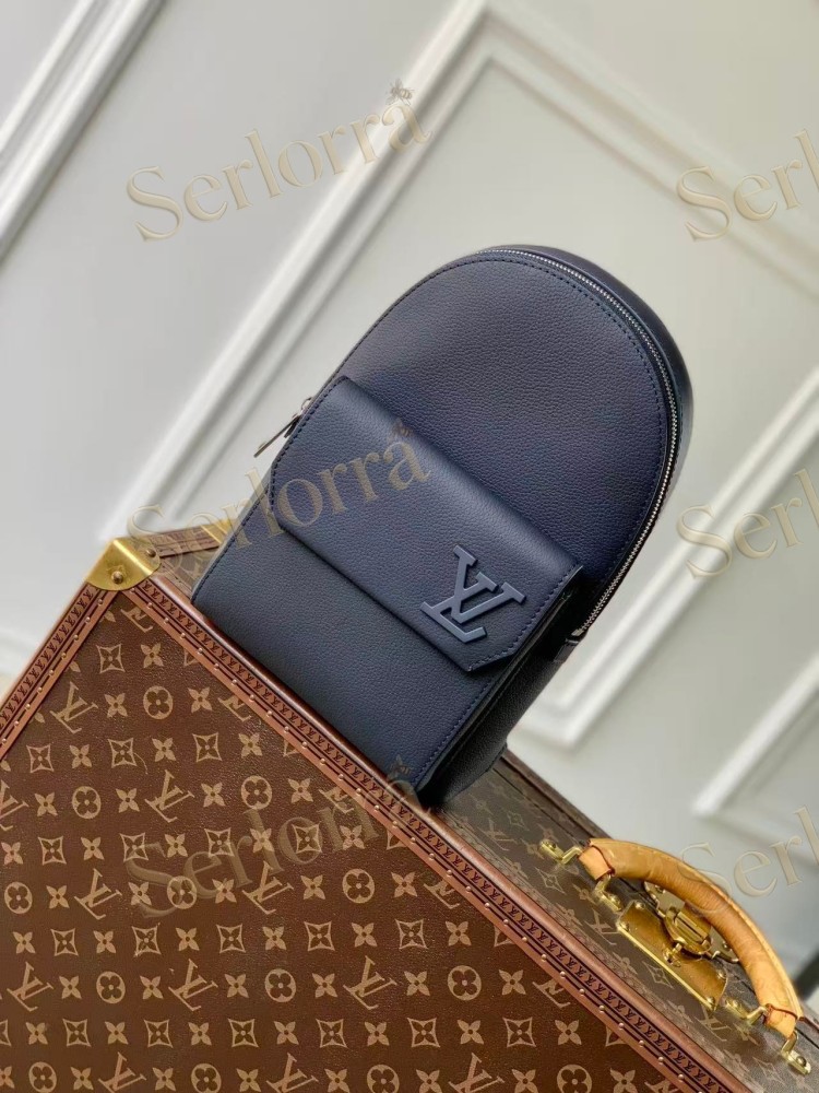 LOUIS VUITTON PILOT SLINGBAG