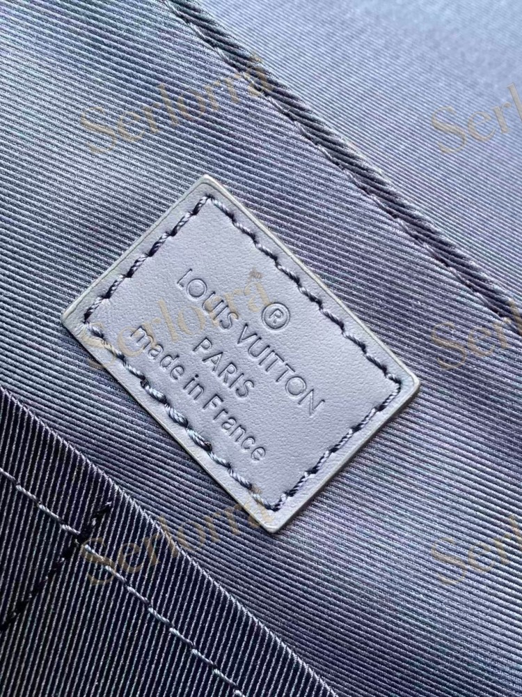 LOUIS VUITTON TAKEOFF MESSENGER