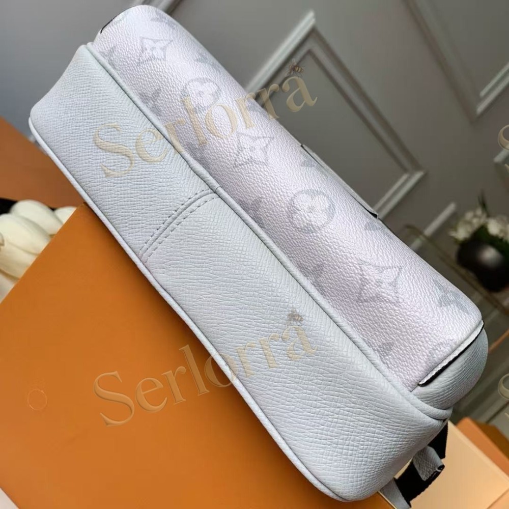 LOUIS VUITTON OUTDOOR MESSENGER