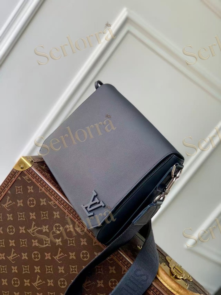 LOUIS VUITTON TAKEOFF MESSENGER MM