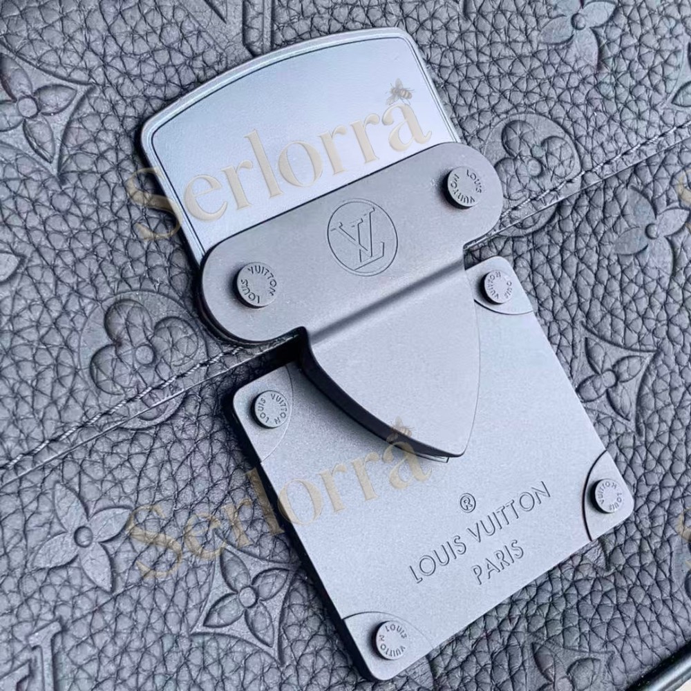 LOUIS VUITTON S LOCK MESSENGER