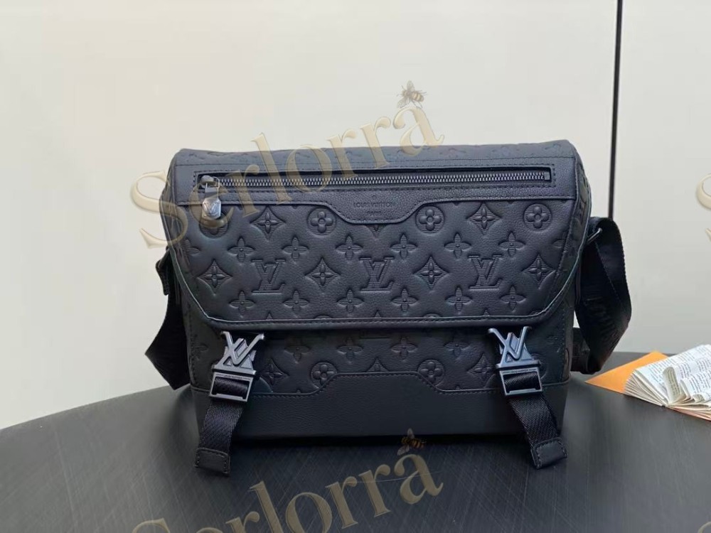 LOUIS VUITTON MESSENGER VOYAGER PM