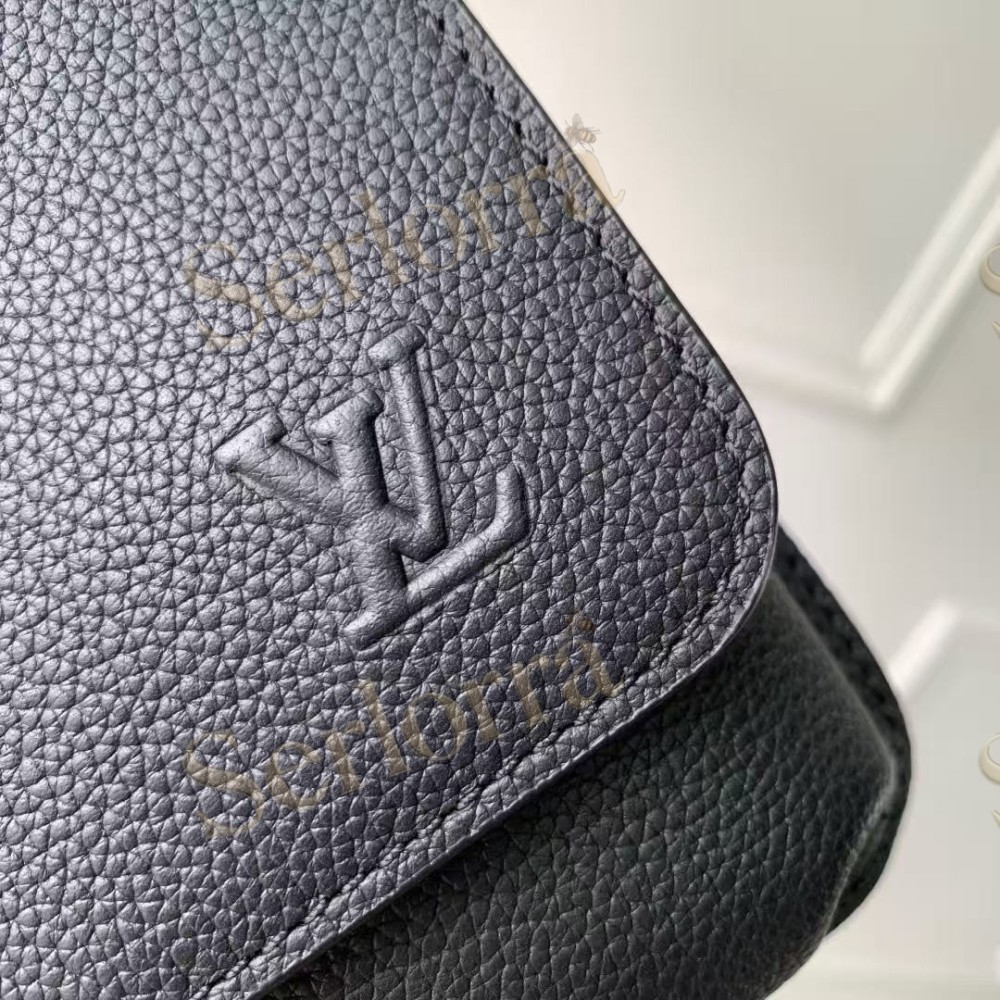 LOUIS VUITTON BOARDING