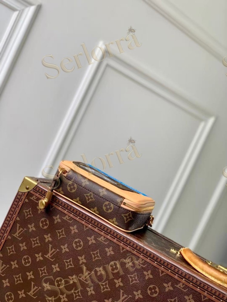 LOUIS VUITTON BALADEUR WEARABLE WALLET